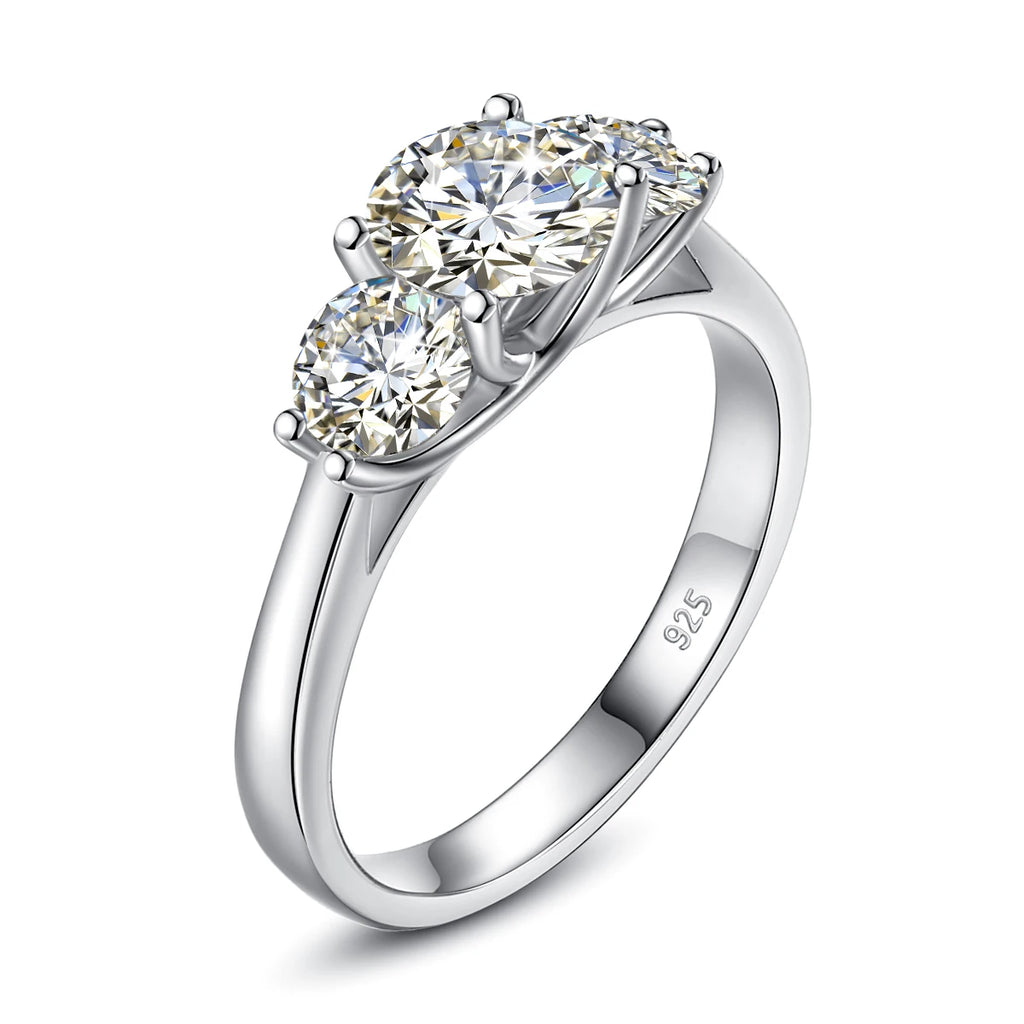 DiamondLuxe Moissanite Band